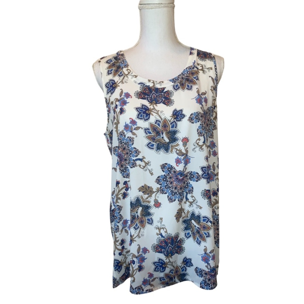Anthropologie Pleione Casual White Floral Sleeveless Top.   Medium